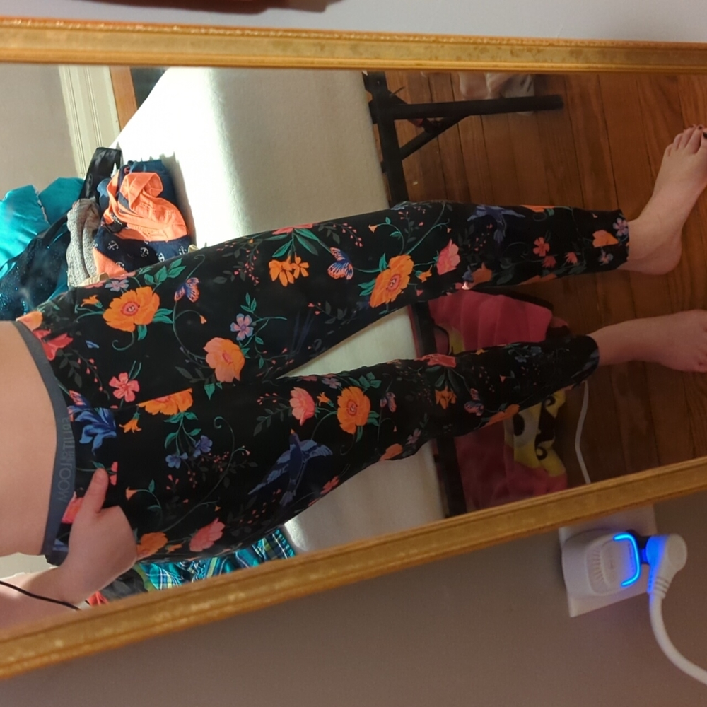 High water, flower/bird print, stretchy jeans. Size 8. Old Navy